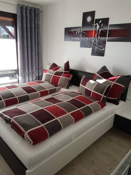 Schlafzimmer 1
