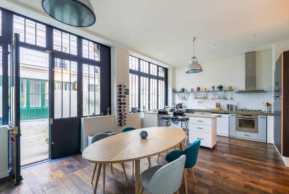 DINNIG SPACE WITH OPEN KITCHEN