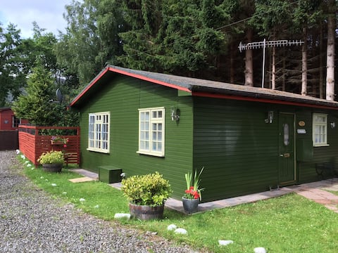 2-bed chalet-sleeps 4-peaceful location (PK11762F)