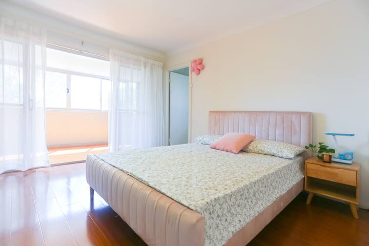 Modern & Peaceful Family home gallery image 5