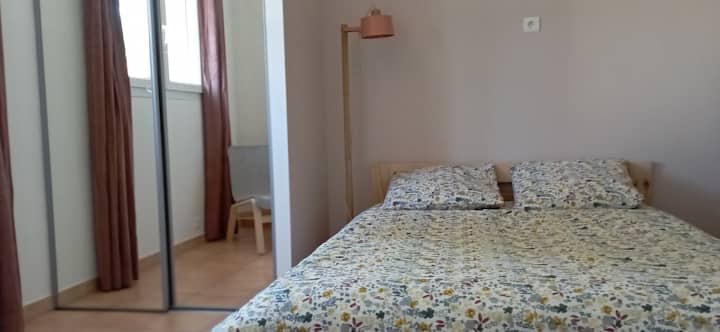 Habitación con cama de 2 plazas (140) en la planta baja