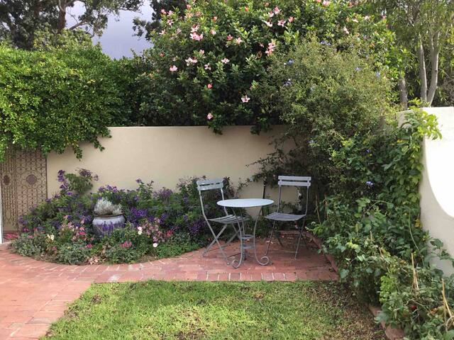 Nova Constantia gem , surounded by wine estates. gallery image 3