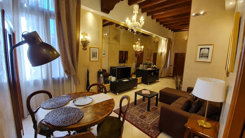 Ca’ Brighella, really 3 min from St.Mark’s square