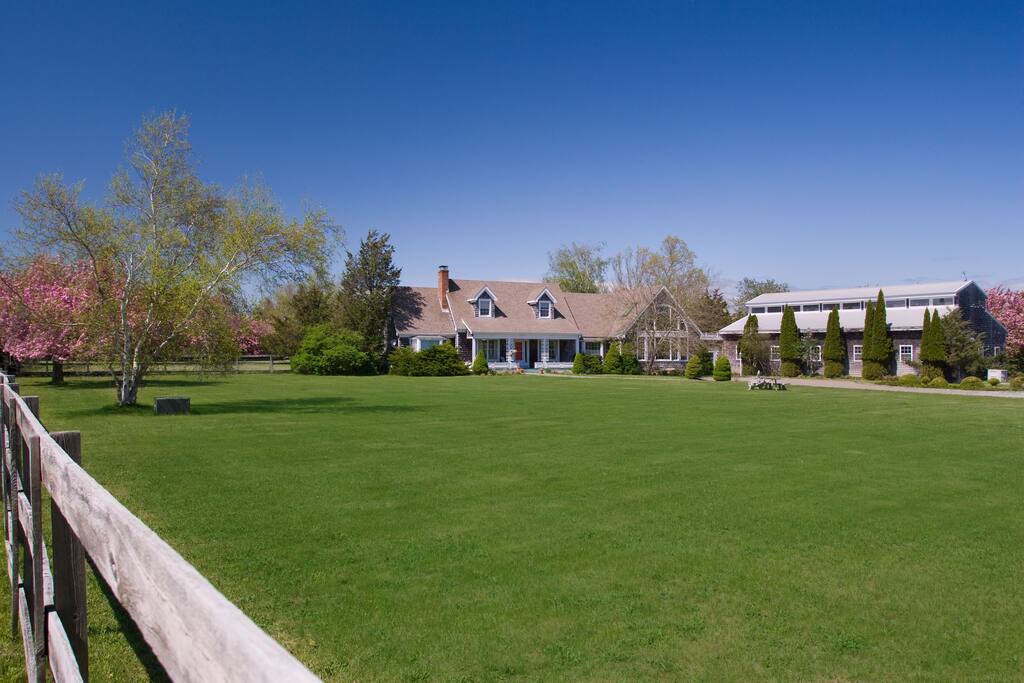 View of front of house and gym/garage