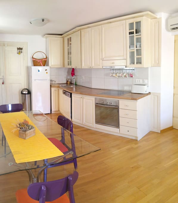 Kitchen & Living room