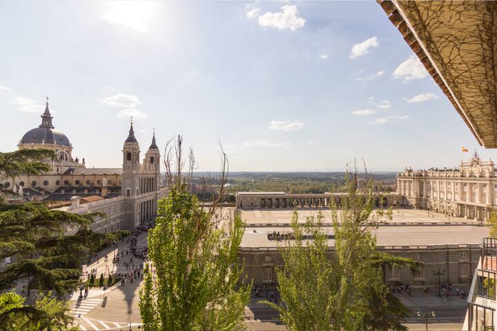 ABSOLUTELY AMAZING!!!! (CITY CENTER) gallery image 5