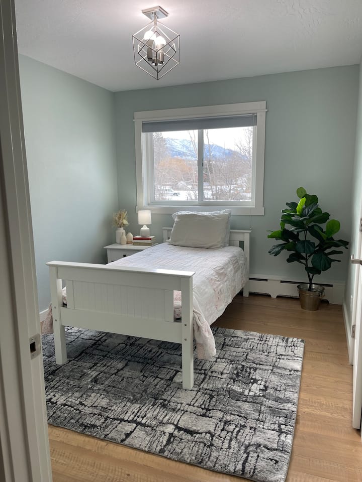 Двойна спалня на главния етаж