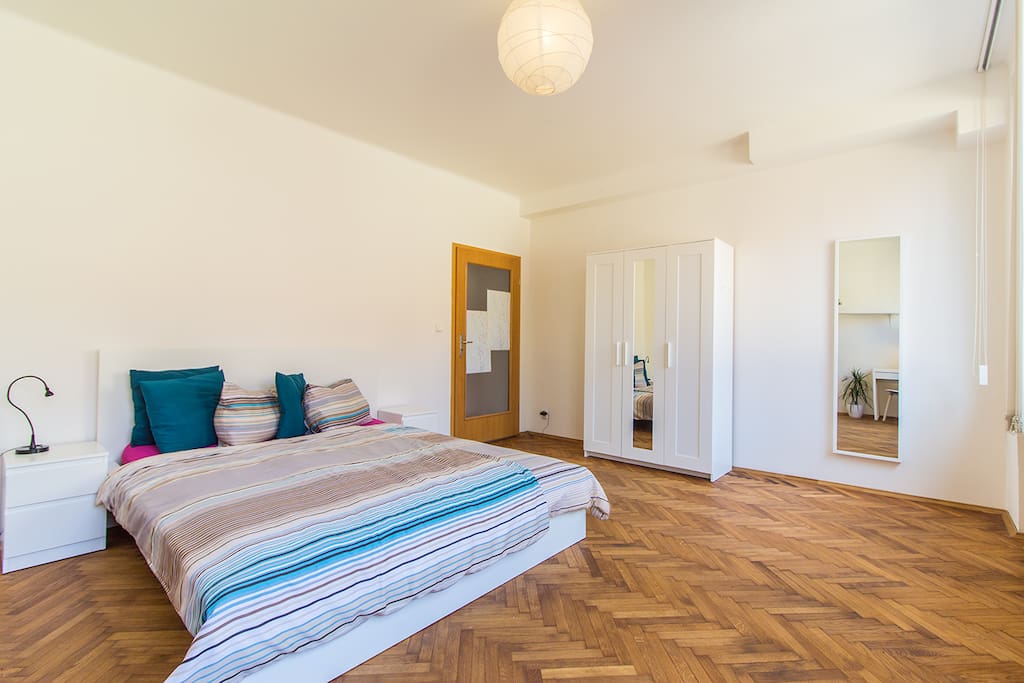 2nd bedroom