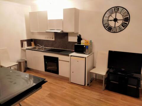 Independent accommodation in the center of fenouillet