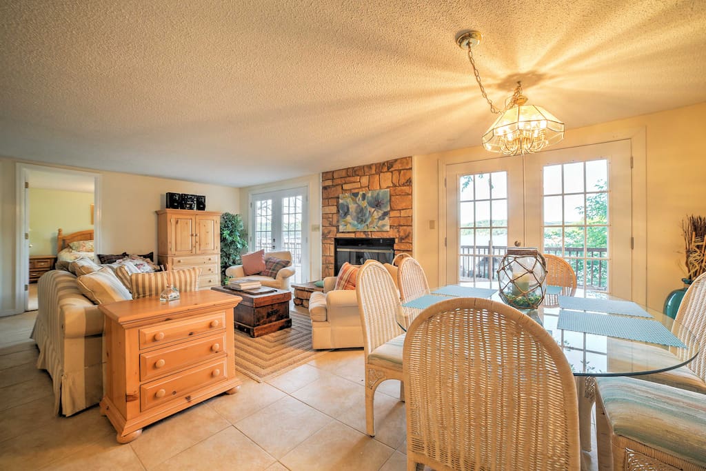 Comfortable furnishings and ample amenities invite 4 guests for a quiet getaway.