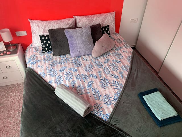 Habitación con cama King y WiFi