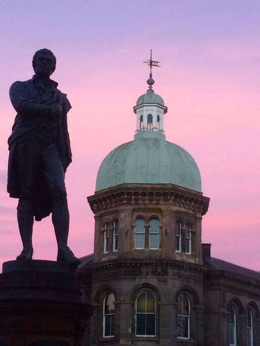 explore vibrant Leith