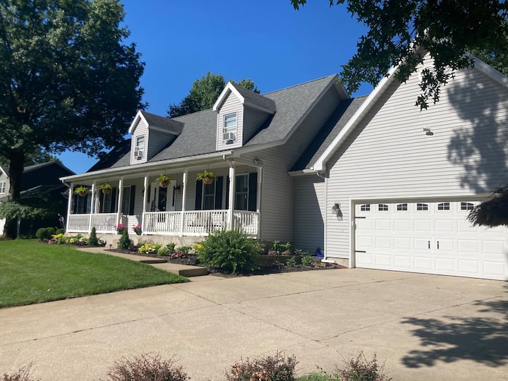 Notre Dame Area Home w/Pool, 150" Theater, hot tub Houses for Rent in