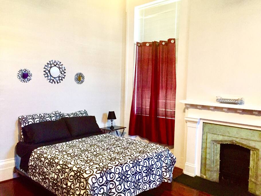 2 comfortable queen beds