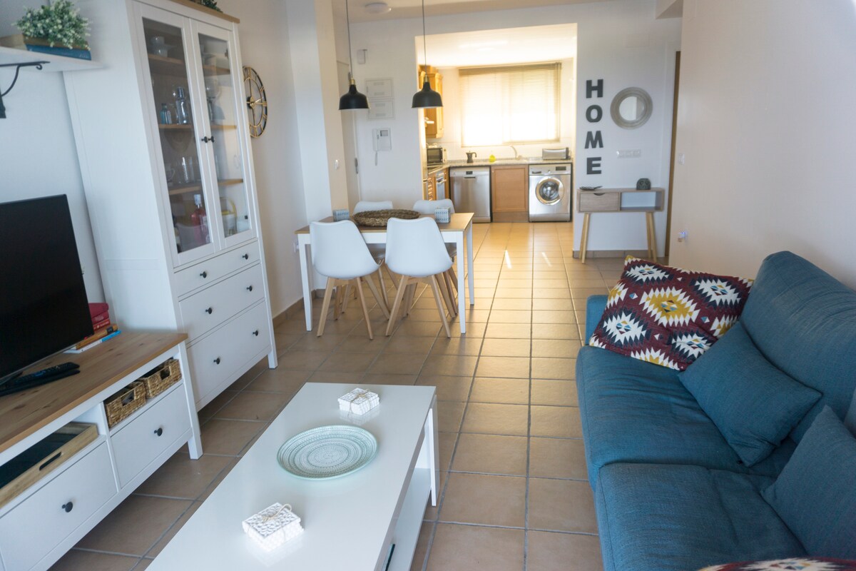 Одличен отворен простор во кујната, трпезаријата и дневната соба. 