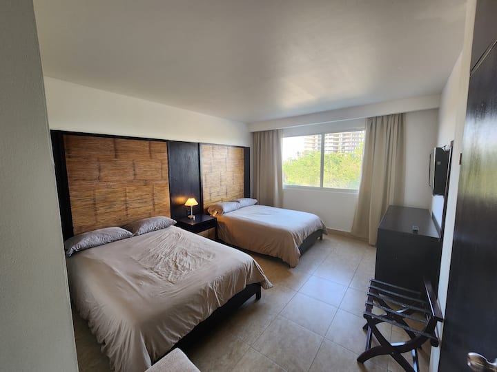 Втора стая с 2 супер удобни двойни легла, смарт телевизор и интегрирана баня 

Втора спалня с 2 супер удобни двойни легла, смарт телевизор и самостоятелна баня 