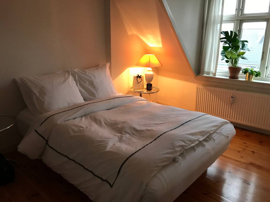 Soverom mot rolig bakgård