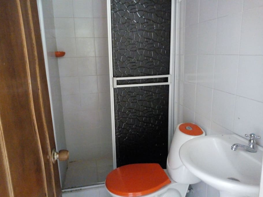 Baño del dormitorio principal.