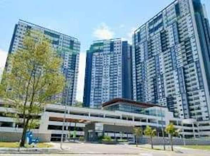 Fully Furnished Condominum For Private Stay - Sepang