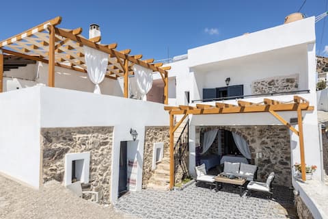 Petrino paradosiako(traditional house)