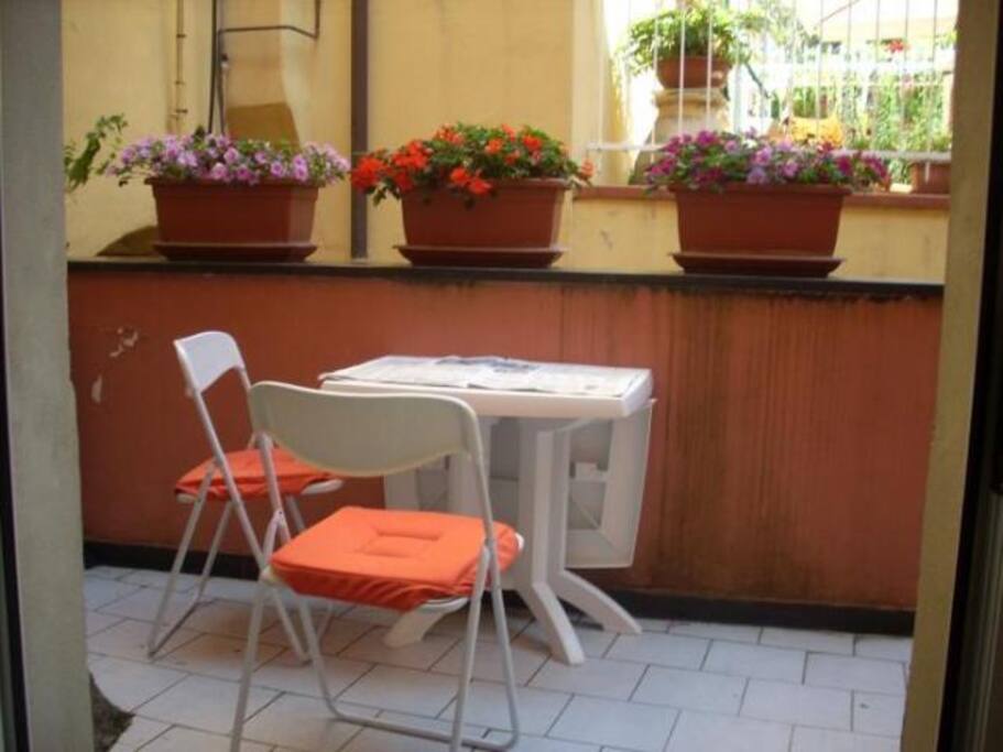 Il terrazzino vivibile, possibilità di mangiare all'esterno