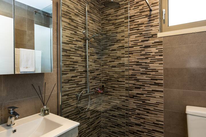 Villa Jasmine, pool, sea view, BBQ, luxury, quiet gallery image 5