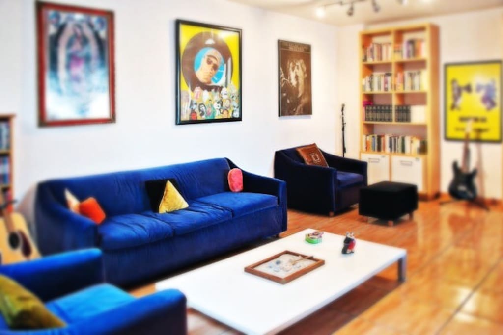A view from the lounge to library where you will find books on History, Philosophy, Psychoanalysis, Literature and more.