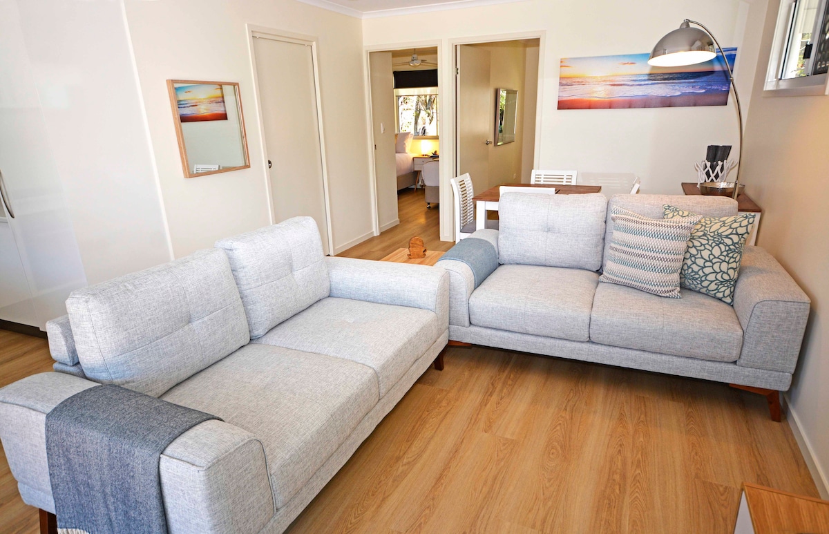 Popular Airbnb listing: 545 - Cottage 5 - On  Waters Edge in Urangan