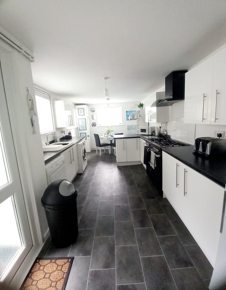 *Cosy Sea Themed Flat Close To Town/train/beaches - Newlyn