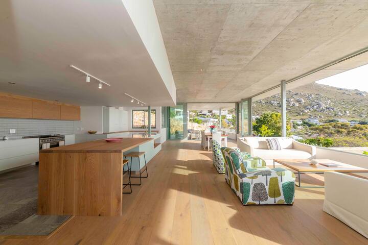 8 Sleeper Brand New Llandudno Villa | Ocean Views gallery image 4