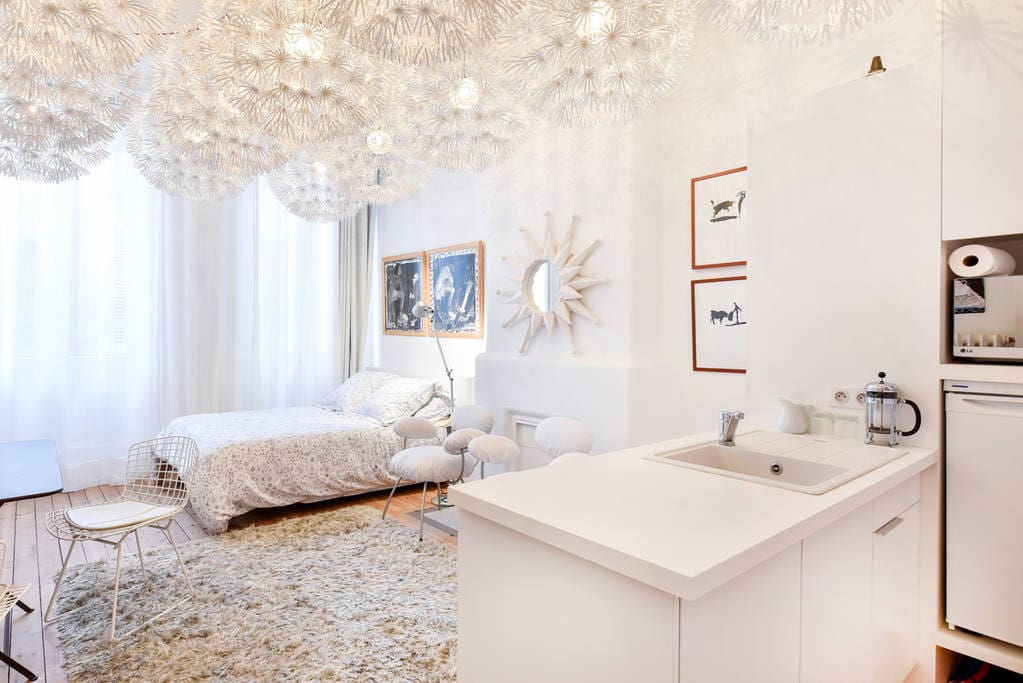 Chambre double avec kitchenette équipée/ Double bedroom with equipped kitchenette