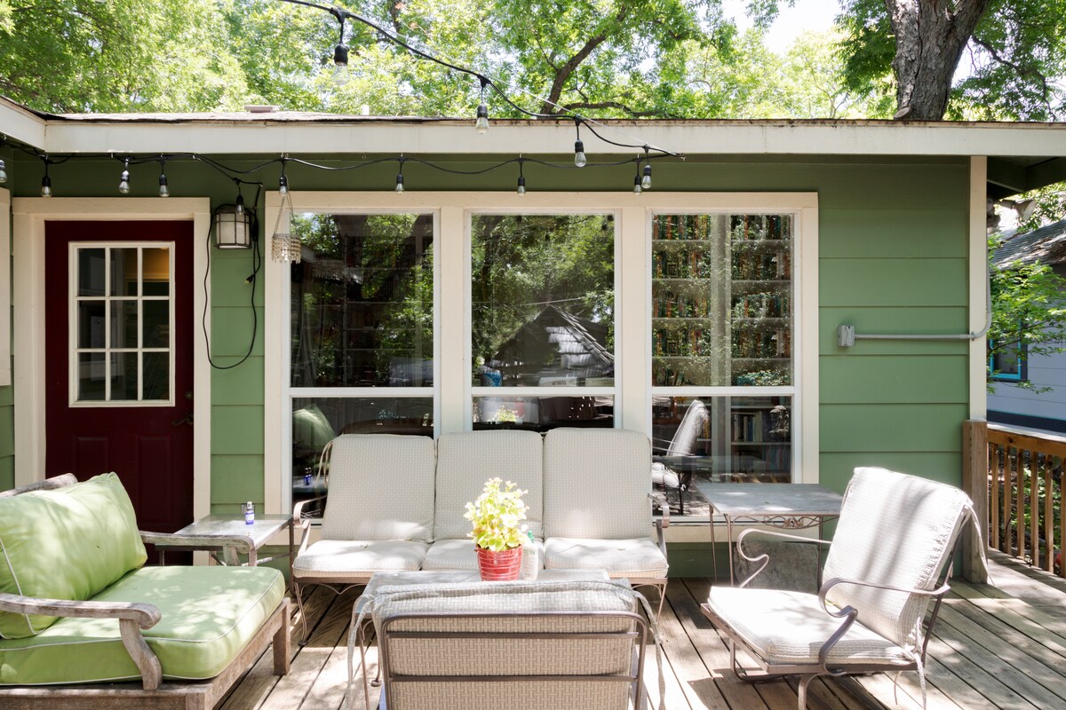 Glamorous & Private SoCo suite