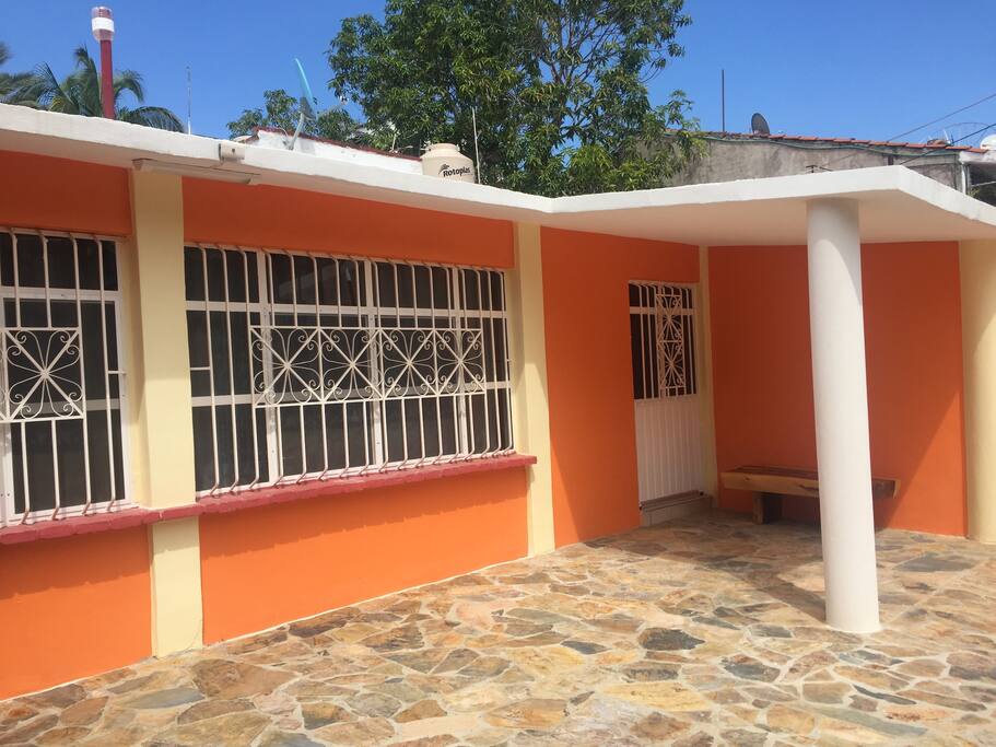 Patio frontal