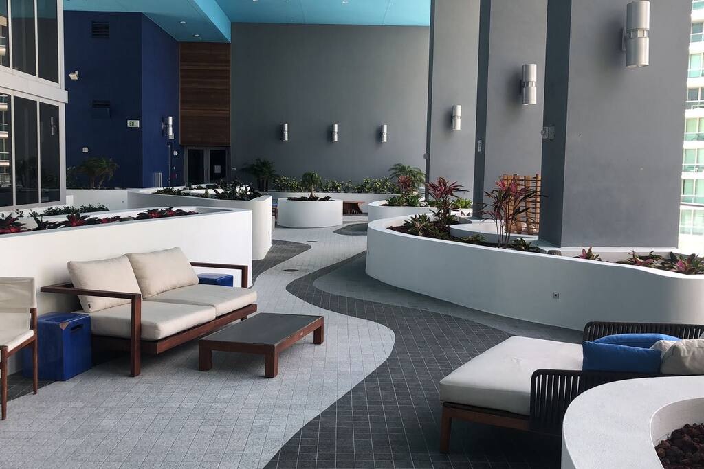 Common area lounge