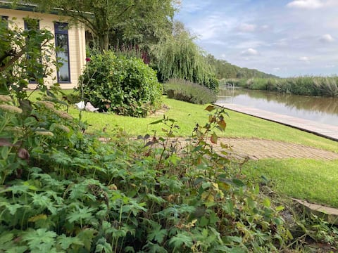 Lovely cottage on fishing water with unobstructed views
