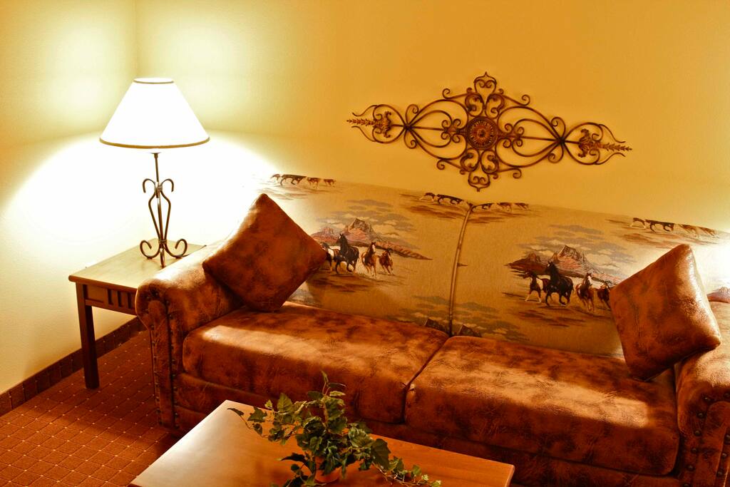 Corporate's Dream- 1 Bedroom King Suite-Full Living Room-Mini Kitchen- Sofa Bed Couch-Sofa Chair -2 TV's- 2 Dressers
