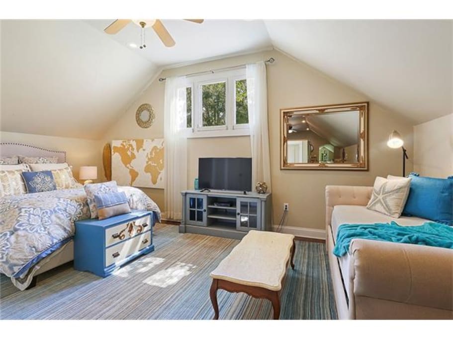Bedroom with Queen Bed and Daybed with Trundle
