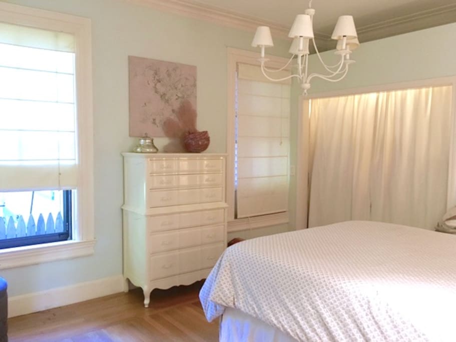 super deluxe bed w luxury cotton linens