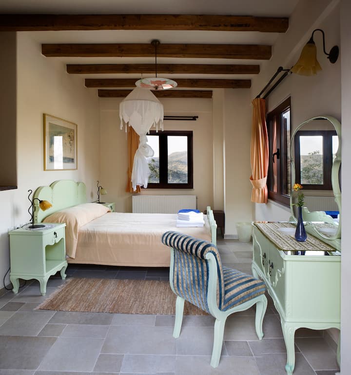 جناح رئيسي (مزدوج ، طابق علوي)
