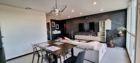 Successful Airbnb property: Le Perchoir, High end flat & Panoramic View in Troyes