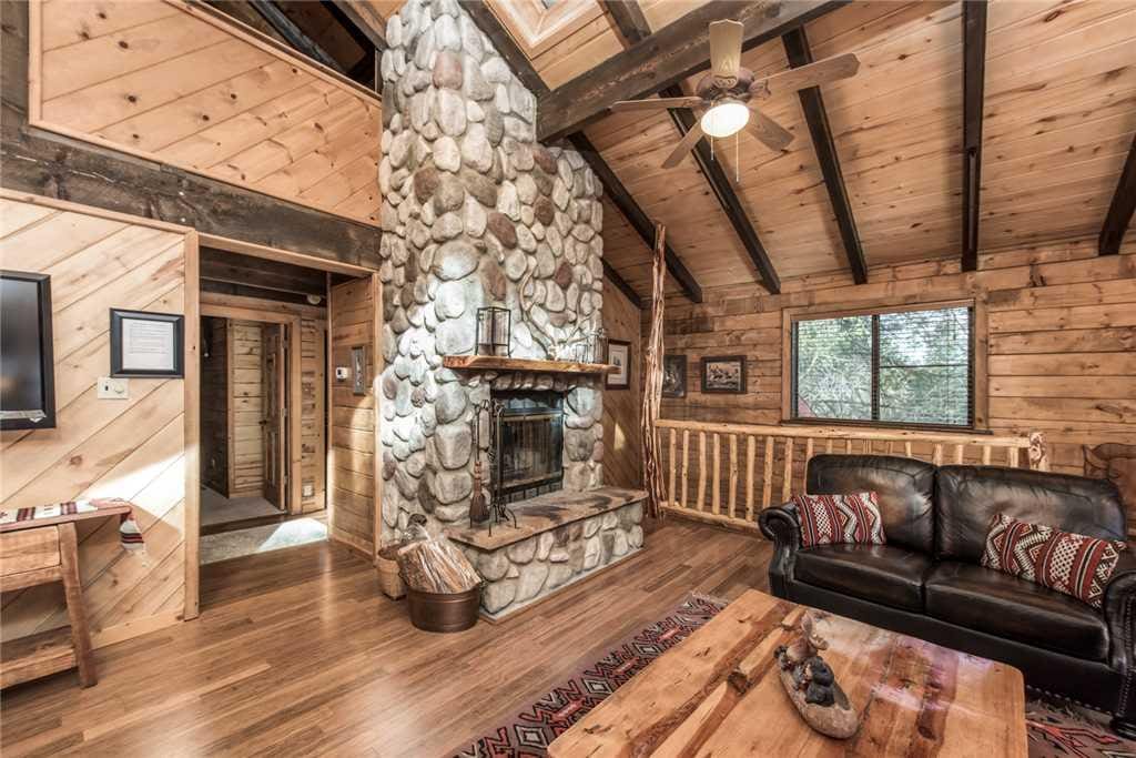 Seize the pioneer spirit - Our fireplace provides effective heating the old-fashioned way.