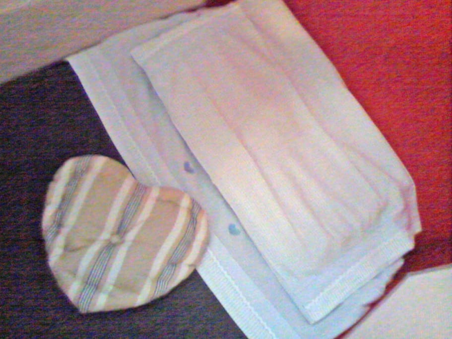 Lettino per bimbo (gratis sino a quattro anni)/A little cot for your baby (free until four years)
