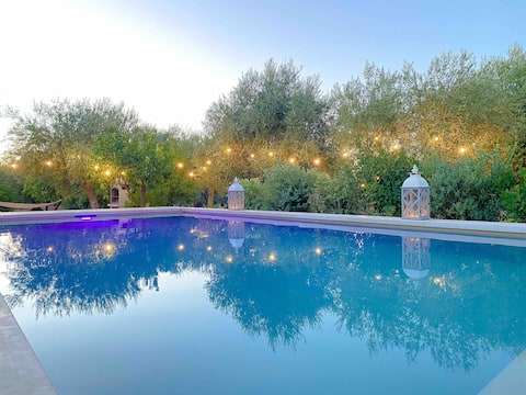 Airbnb con migliori performance: La Mignola- Villa with Jacuzzi and heated pool a Fasano