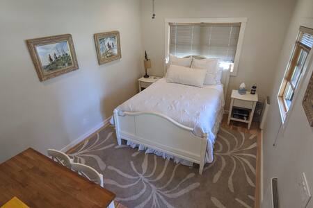 1b/1b Cozy Mountain Casita (no kitchen)