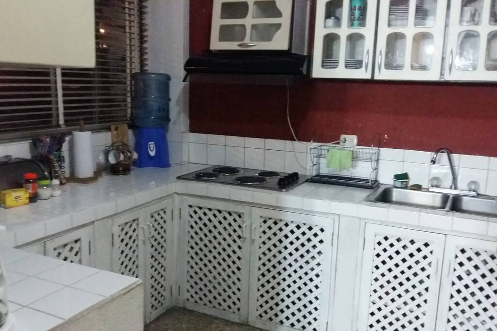 COCINA TOTALMENTE EQUIPADA