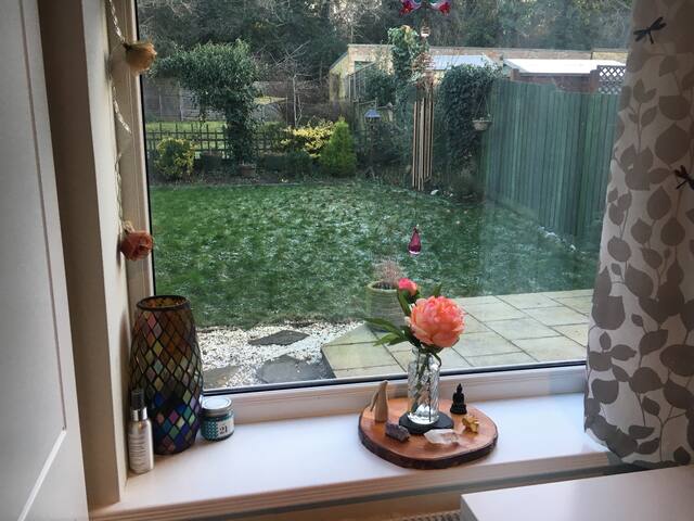 Cosy single bedroom. 2 min walk South Harrow tube