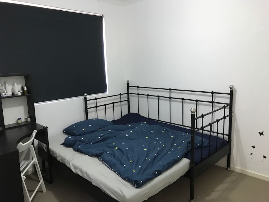 Bed can convert to a king size bed