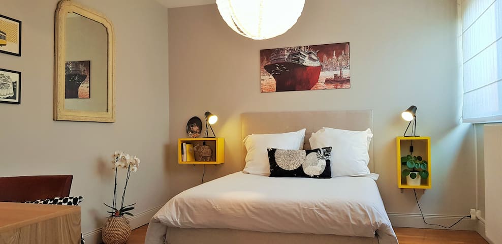 Room for 2 in house near downtown