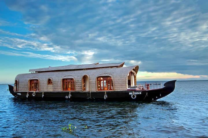 Aqua Castle Houseboat