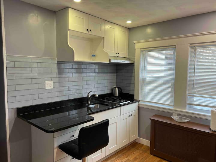 Quincy 1 Bedroom And Kitchen - Quincy, MA